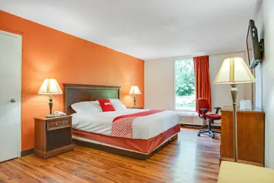 Photo 2 - OYO Hotel Mona Lake Muskegon