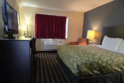 Photo 3 - Econo Lodge Inn & Suites Mason City - Clear Lake