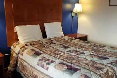 Photo 5 - Executive Inn