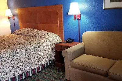 Photo 3 - Executive Inn
