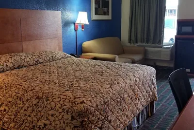 Photo 2 - Executive Inn