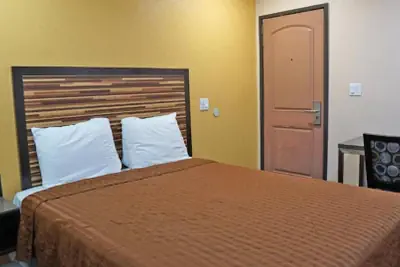 Photo 4 - Holly Crest Hotel - Los Angeles, LAX Airport