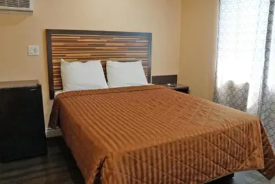 Photo 3 - Holly Crest Hotel - Los Angeles, LAX Airport