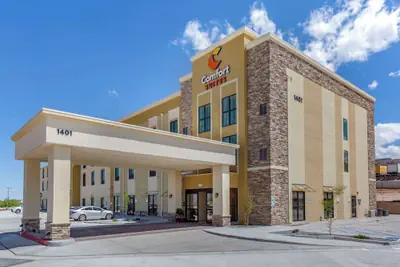 Photo 2 - Comfort Suites Albuquerque Airport