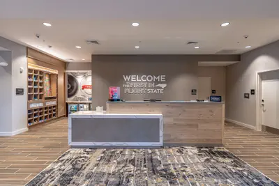 Photo 4 - Hampton Inn & Suites Raleigh Midtown