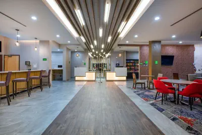 Photo 2 - La Quinta Inn & Suites by Wyndham Manassas Va-Dulles Airport