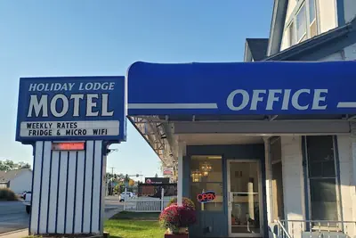 Photo 2 - Holiday Lodge Motel