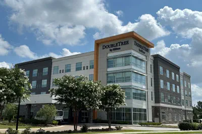 Photo 2 - DoubleTree by Hilton Greenville Woodruff Road
