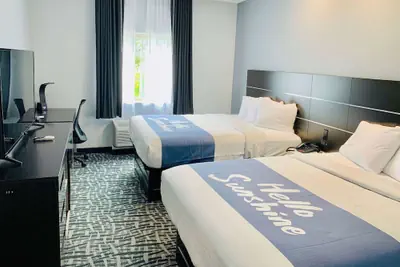Photo 5 - Days Inn & Suites by Wyndham Horn Lake/Memphis Graceland
