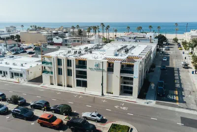 Photo 2 - H2O Hermosa Beach Hotel