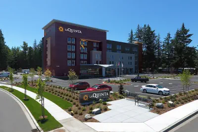 Photo 2 - La Quinta Inn & Suites by Wyndham Marysville