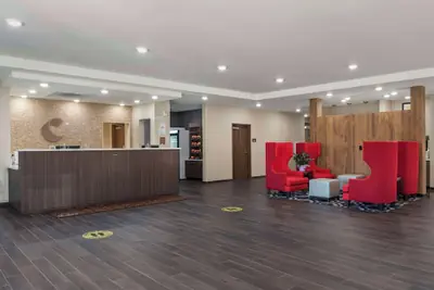 Photo 4 - Comfort Inn & Suites Downtown near University