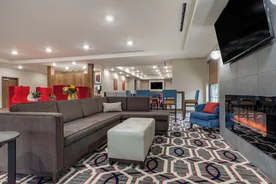 Photo 3 - Comfort Inn & Suites Downtown near University