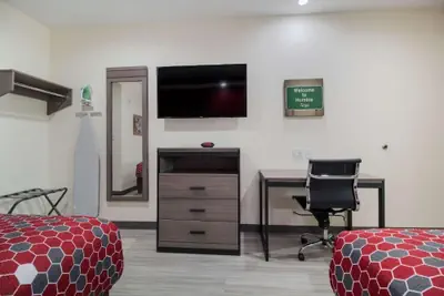 Photo 5 - REGENCY INN AND SUITES