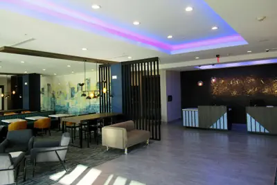 Photo 4 - La Quinta Inn & Suites by Wyndham Dallas/Fairpark