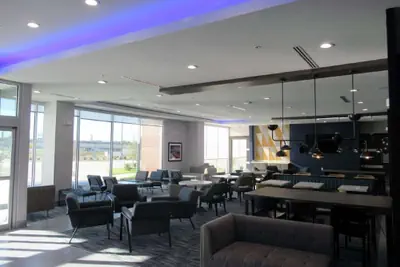 Photo 5 - La Quinta Inn & Suites by Wyndham Dallas/Fairpark
