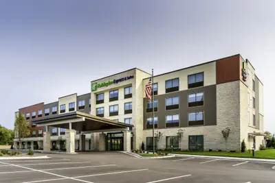 Photo 2 - Holiday Inn Express Milwaukee West Allis by IHG