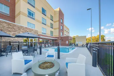 Photo 2 - Fairfield Inn & Suites by Marriott Charlotte Belmont