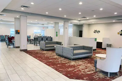 Photo 3 - La Quinta Inn & Suites by Wyndham Jackson/Cape Girardeau