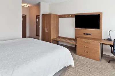 Photo 4 - Holiday Inn Express & Suites Fayetteville by IHG