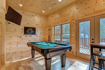 Photo 3 - Gatlinburg Escape by Jackson Mountain Rentals