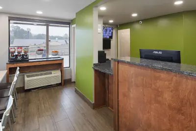 Photo 5 - SureStay Hotel by Best Western Jasper