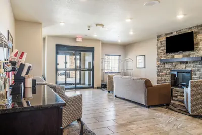 Photo 4 - Cobblestone Hotel & Suites - Newport