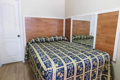 Photo 4 - Hillcrest Motel