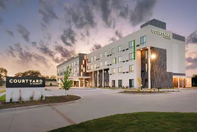 Photo 2 - Courtyard by Marriott Ames