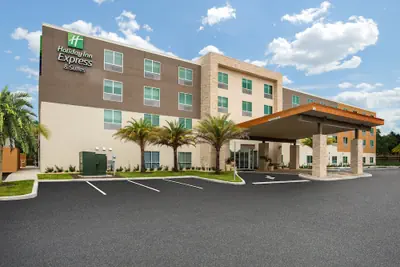 Photo 2 - Holiday Inn Express & Suites Deland South by IHG
