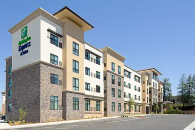 Photo 2 - Holiday Inn Express & Suites Valencia - Santa Clarita by IHG