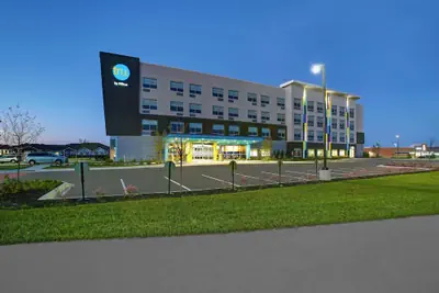 Photo 2 - Tru by Hilton Stoughton