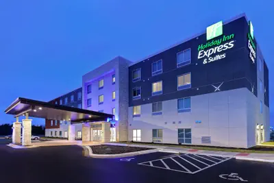 Photo 2 - Holiday Inn Express & Suites Ottawa by IHG