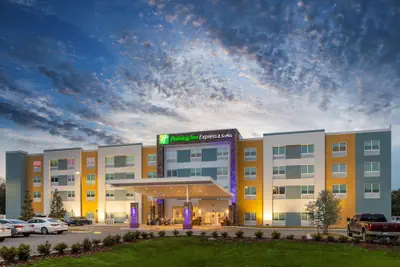 Photo 2 - Holiday Inn Express & Suites Wildwood The Villages by IHG