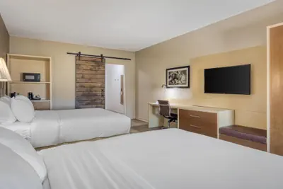 Photo 5 - Best Western Bandera Suites & Saloon