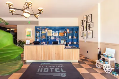 Photo 2 - El Capitan Hotel