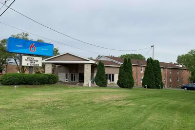 Photo 2 - Studio 6 Rockford, IL