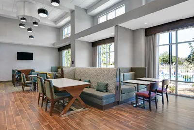 Photo 3 - Hampton Inn & Suites MacClenny I-10