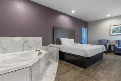 Photo 5 - SureStay Plus Hotel by Best Western Ada