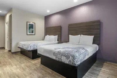 Photo 4 - SureStay Plus Hotel by Best Western Ada