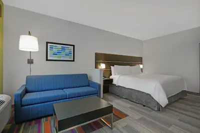 Photo 3 - Holiday Inn Express Milwaukee Downtown by IHG