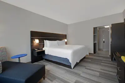 Photo 5 - Holiday Inn Express Milwaukee Downtown by IHG
