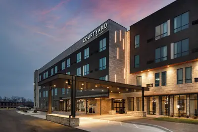 Photo 2 - Courtyard by Marriott Jefferson City