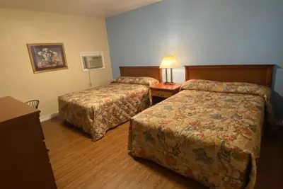 Photo 2 - Gateway Inn