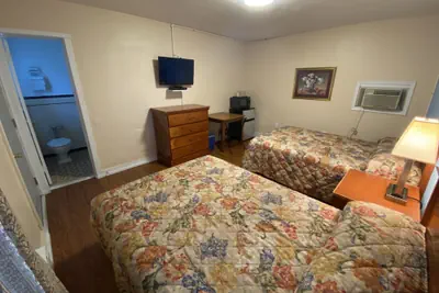 Photo 3 - Gateway Inn