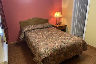 Photo 5 - Gateway Inn