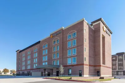 Photo 2 - La Quinta Inn & Suites by Wyndham Dallas - Frisco Stadium