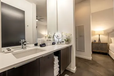 Photo 3 - The 121 Hotel