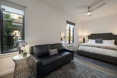 Photo 4 - The 121 Hotel