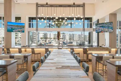 Photo 2 - Courtyard by Marriott Marina del Rey